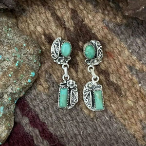 Boucles d'oreilles en argent sterling faites à la main avec turquoise Kingman, cadeau pour femme - Product Image 1