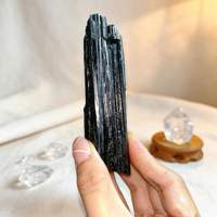 Vente en gros de pierres brutes de tourmaline noire naturelle de haute qualité pour collection, décoration et cadeau