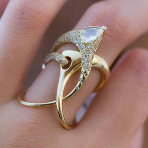 Anello geometrico minimalista traforato per donna, elegante gioiello da dito alla moda - Product Image 2