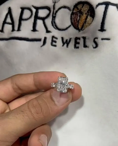 Anillo de Compromiso con Diamante Cultivado en Laboratorio de Corte Radiante de 5 Quilates, Certificado por IGI, Oro Blanco de 14K, Clásico Solitario para Novia, Marca APRICOT JEWELS - Product Image 3
