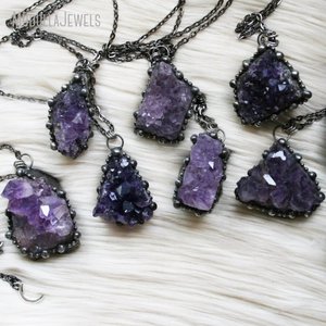 NM43796 Natural púrpura amatista cristal racimo Druzy geoda collar soldado bruja Wicca Boho Hippy Goth oculto con cadena de eslabones - Product Image 1