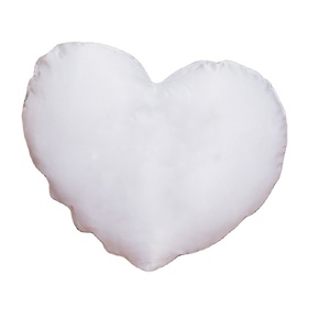 P-13 <span class=keywords><strong>de</strong></span> sublimación <span class=keywords><strong>funda</strong></span> <span class=keywords><strong>de</strong></span> <span class=keywords><strong>almohada</strong></span> cubierta <span class=keywords><strong>de</strong></span> espacios en blanco <span class=keywords><strong>de</strong></span> buena calidad en forma <span class=keywords><strong>de</strong></span> corazón <span class=keywords><strong>de</strong></span> <span class=keywords><strong>funda</strong></span> <span class=keywords><strong>de</strong></span> <span class=keywords><strong>almohada</strong></span> <span class=keywords><strong>de</strong></span> <span class=keywords><strong>satén</strong></span> - Product Image 1