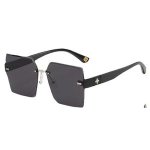 Lunettes de soleil surdimensionnées carrées pour femmes avec logo personnalisé, monture large tendance, verres dégradés UV400 - Product Image 5