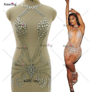 فستان حفلة موسيقية مشرقة مصنوع يدويًا قوس قزح من الفضة وحجر الراين واللؤلؤ يزين الجسم صد الماس - Product Image 1