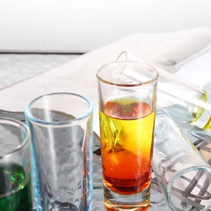 Cadeaux de fête des pères Cuisine Verres à liqueur amusants Cadeau de pendaison de crémaillère Verres à liqueur <span class=keywords><strong>Tequila</strong></span> avec base colorée Barware Whisky Shot Glass - Product Image 5