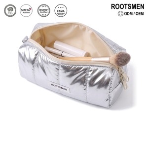 Pochette cosmétique mini portable en métal, légère et durable, argentée brillante, en nylon matelassé, étui à maquillage fin, trousse à crayons zippée - Product Image 1