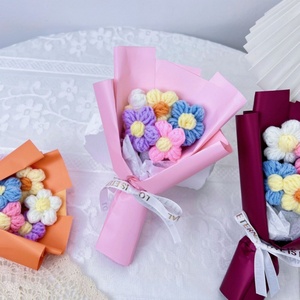 Caja de Regalo para el Día de San Valentín, Decoración Bonita, Hecha a Mano, Colorida, Mini Ramo de Flores Artificiales Tejidas a Crochet - Product Image 5