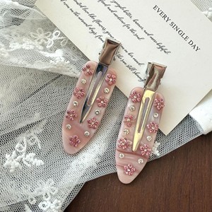 Pince à cheveux hawaïenne en acétate rose diamant sans trace pour femme - Délicate pince latérale avec motif fleur et papillon - Product Image 4