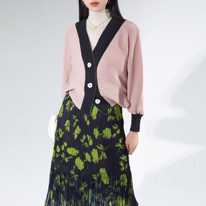 Atacado: Cardigã Feminino Colorblock Plissado de Alta Elasticidade, Jaqueta Plissada com Decote V e Manga Morcego Solta – Fabricante - Product Image 1