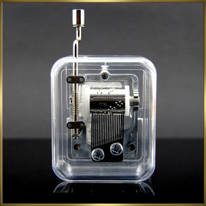 Boîte à musique carrée en acrylique à manivelle avec durée sonore <span class=keywords><strong>de</strong></span> 60s Mini ornement transparent artisanal <span class=keywords><strong>de</strong></span> luxe écologique - Product Image 4