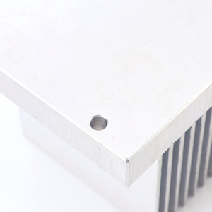Dissipateur thermique en aluminium CNC, usiné avec précision, taille personnalisable pour le refroidissement électronique - Product Image 2