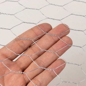 Rouleau de grillage hexagonal en fil de fer galvanisé recouvert de PVC antirouille pour clôture de poulailler/élevage, jardin, verger, enclos pour lapins/animaux de compagnie JoyLink - Product Image 5