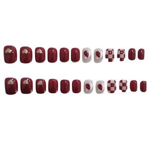 Faux ongles en gel souple, longueur moyenne, amovibles, rouges, motif grille Sweetheart, qualité usine - Product Image 5