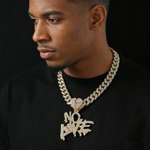 Collar de Lujo con Colgante de Corazón y Letra de Aleación Empalmada Estilo Hiphop, Diseño Personalizado de Moda, Cadena Cubana para Hombre - Product Image 1