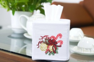 Housse de boîte à mouchoirs carrée de Noël en coton 100% brodée motif canne à sucre, durable, pratique et portable pour la maison et l'hôtel - Product Image 2