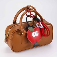 Porte-clés personnalisé en cuir PU OEM, design mignon en forme de pomme, avec boucle en corde, breloque de sac