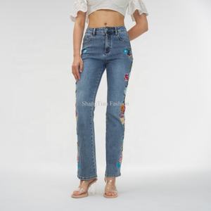Jeans de Mezclilla de Cintura Baja para Mujer, de Alta Calidad OEM, con Bordado Floral Multicolor, Corte Recto - Product Image 2