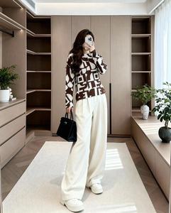 Áo thun nữ cổ tròn họa tiết trừu tượng xếp ly tay dài mùa thu đông 2025 - Hàng xuất xưởng - Product Image 6