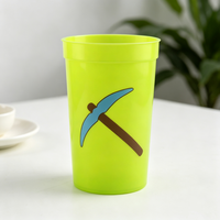 Gobelet de stade en plastique rouge lisse de 14 oz