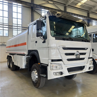 Camion-citerne Sinotruk Howo NX 8x4 12 roues pour distribution de carburant, citerne en acier au carbone, camion-citerne mobile pour distribution d'huile en carrière