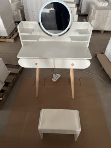 Coiffeuse en bois crème avec miroir LED réglable au design moderne et luxueux, idéale pour petit appartement ou salon principal - Product Image 4