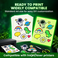 Papier autocollant en vinyle PET lumineux A4 qui brille dans le noir, film auto-adhésif pour étiquettes personnalisées, décalcomanies, artisanat, emballage et présentation