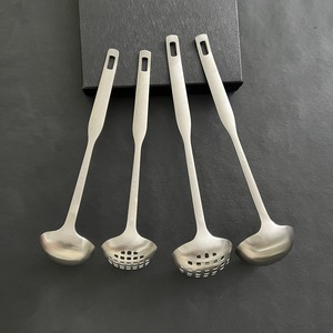 Chất Lượng Cao Bạc Matte Lẩu Súp Muỗng 304 Thép Không Gỉ Hộ Gia Đình Lẩu Rãnh Muỗng Với Móc - Product Image 2