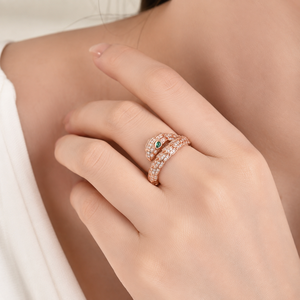 Anello Aperto Regolabile con Testa di Serpente e Finitura Texturizzata per Donne - Product Image 2
