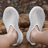 Chaussures aquatiques unisexes 3D en nid d'abeille, sabots EVA, pantoufles respirantes à enfiler, chaussures de plage et de piscine à séchage rapide, sandales pour hommes