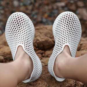 Chaussures aquatiques unisexes 3D en nid d'abeille, sabots EVA, pantoufles respirantes à enfiler, chaussures de plage et de piscine à séchage rapide, sandales pour hommes - Product Image 5
