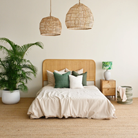 Ensemble de chambre à coucher Japandi en rotin, lit en bois massif, armoire, écran de séparation, table de chevet, chaise pour villa, hôtel, appartement - Vente en gros