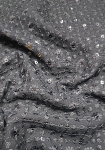 Tissu de kurta en rayonne de créateur très demandé, léger, respirant, doux au toucher, pour vêtements décontractés et de cérémonie, en vente - Product Image 3