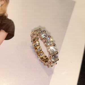 Anillo de Diamantes Personalizado para Mujer en Oro de 9K-18K — Diamante Cultivado en Laboratorio de 7.672CT con Engaste de Cuatro Garras, Corte Redondo, Banda Completa de Diamantes - Product Image 4