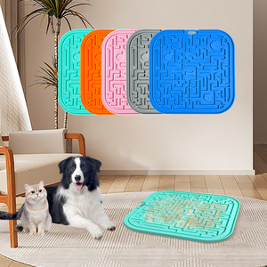 Leckmatte für Haustiere mit Individuellem Logo, Quadratische Silikon-Schleckmatte als Slow Feeder für Hunde und Katzen zur Stressreduktion und Ablenkung, Großhandel - Product Image 2