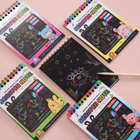 Papier à gratter pour enfants, dessin animé, graffiti, papier à gratter arc-en-ciel, papier à gratter pour la peinture artistique avec pochoir et autocollant