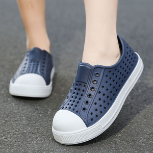 Chaussures d'eau à bout rond, tige en PVC, semelle extérieure en EVA, respirantes, unisexes, pour l'été, la plage, décontractées, à enfiler, pour enfants, taille 30-35 - Product Image 4