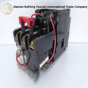 Контроллер Square D 8536sbo2sv02 (8536-sb02-s) — новый, оригинальный, в наличии. Программируемый логический контроллер (ПЛК) для промышленной автоматизации. - Product Image 1