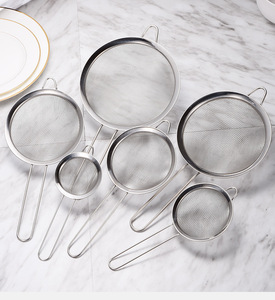 Coladores de malla fina de 8 cm - Tamices de acero inoxidable de primera calidad con mango para tamizar harina, pasta, arroz y té - Product Image 1