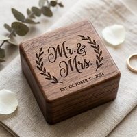 Petite boîte à alliances en bois gravée avec découpe en forme de cœur - Boîte à alliances personnalisable faite à la main pour fiançailles et demande en mariage