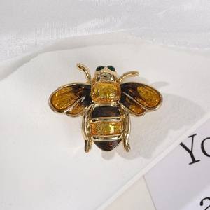 Broches et épingles en émail délicat en forme d'abeille, style multi-styles, pour femmes et hommes, série d'insectes, badges classiques pour vêtements et manteaux - Product Image 3