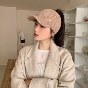 Nouvel ensemble d'hiver pour <span class=keywords><strong>femme</strong></span> : <span class=keywords><strong>cagoule</strong></span> tendance tout-en-un + casquette de baseball en tricot et pull combiné - Product Image 4