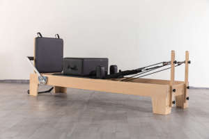 Máquina Reformer de Madera de Arce Personalizada con Sistema de Resistencia de Resorte Ajustable, Incluye Caja Grande y Tabla de Salto - Product Image 3