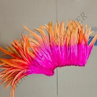 Plumes de coq longues bicolores enfilées, blanchies et teintes, directement de l'usine, commandes en gros disponibles