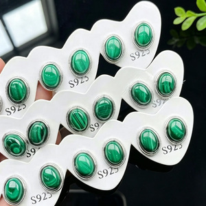 Boucles d'oreilles ovales en malachite naturelle vintage en gros, clous d'oreilles en pierre précieuse verte, bijoux en cristal de guérison, cadeau d'anniversaire - Product Image 4