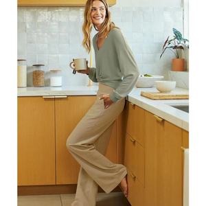 Pantalones de Yoga Casuales y Fluidos para Mujer |   Pantalones de Forro Polar de Pierna Ancha y Tiro Medio con Bolsillo |   Proveedor de Ropa Deportiva al por Mayor - Product Image 3