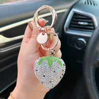 Porte-clés Fraise en Argile Style Chinois avec Diamants Incrustés, Grande Boucle, Charme Créatif Mignon pour Filles, Anneaux de Clés de Voiture