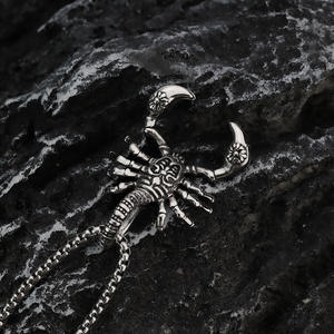 Collar con colgante de escorpión de acero inoxidable para hombre, diseño geométrico de insecto, joyería de moda - Product Image 2