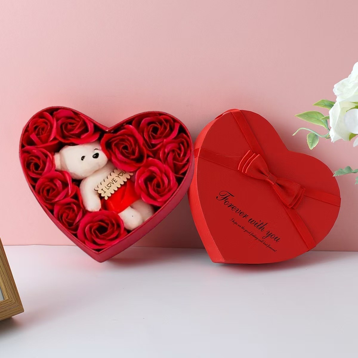 Confezione regalo con rosa orsetto rosso