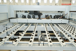 Potente sierra automática horizontal de 2800 mm para cortar vigas, máquina de sierra para paneles de puertas de madera para muebles - Product Image 6