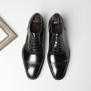 Chaussures Oxford noires pour hommes de style britannique, sur mesure et de luxe, pour occasions décontractées, professionnelles et formelles - Product Image 6